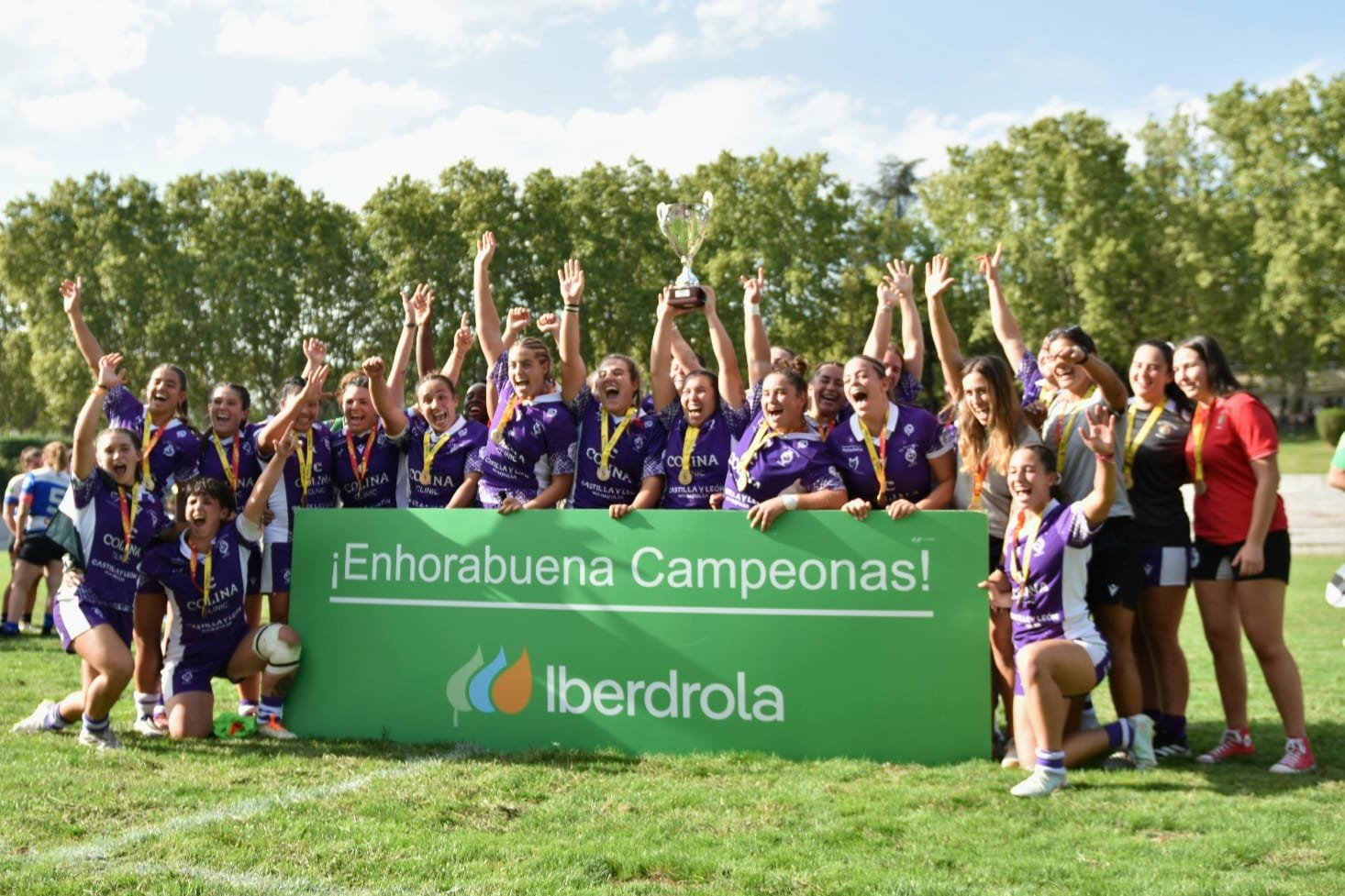 "Not being part of that 12 is frustrating, once again" Amaia Erbina on Spanish Women´s Rugby after El Salvador truimph in Iberdrola SuperCup El Salvador celebrate their Spanish SuperCup win. Photo by Jorge Gris