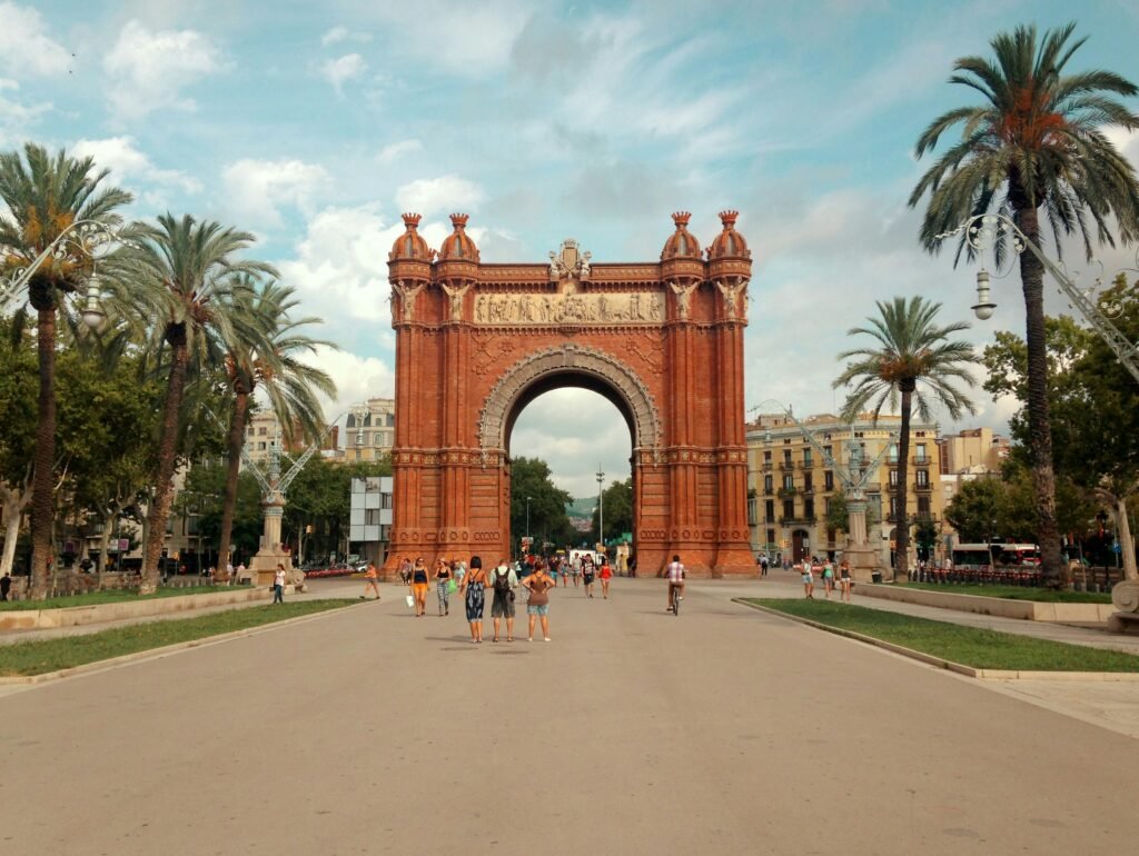 Arc in Barcelona as Tourist Flats in Spain fall 40,000